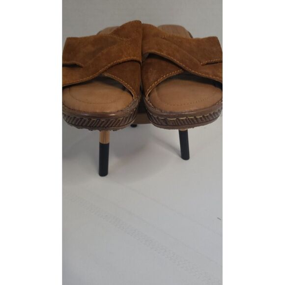 Born Basics Teayo Rust Slip On Suede Sandals Womens Size 8 Great Condition - Picture 2 of 16